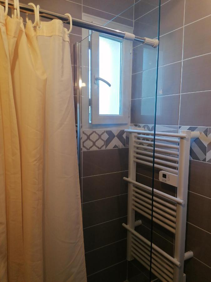 1 Chambre Pour 2 Personnes "Chez L'Habitant" Maison Possede Un Petit Chien Quincy-Voisins Buitenkant foto