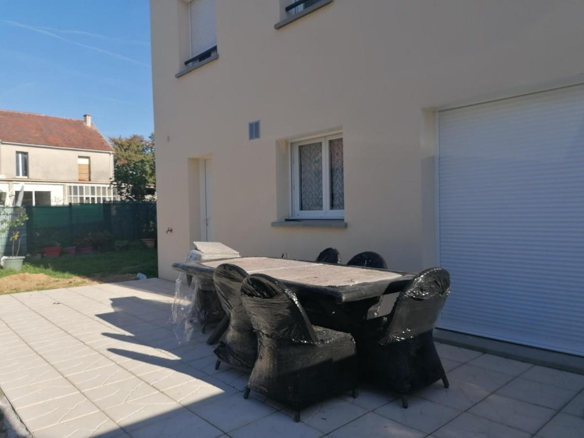 1 Chambre Pour 2 Personnes "Chez L'Habitant" Maison Possede Un Petit Chien Quincy-Voisins Buitenkant foto