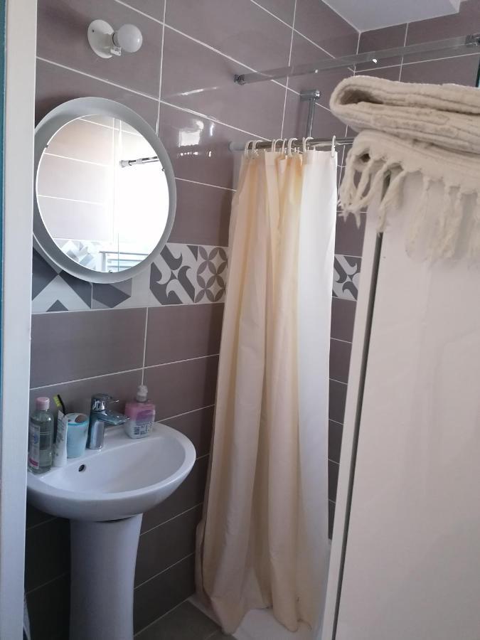 1 Chambre Pour 2 Personnes "Chez L'Habitant" Maison Possede Un Petit Chien Quincy-Voisins Buitenkant foto