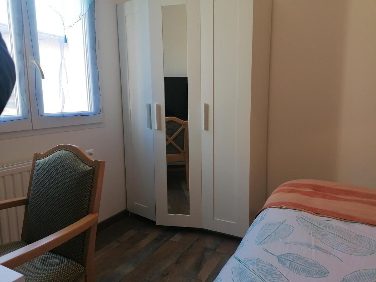 1 Chambre Pour 2 Personnes "Chez L'Habitant" Maison Possede Un Petit Chien Quincy-Voisins Buitenkant foto