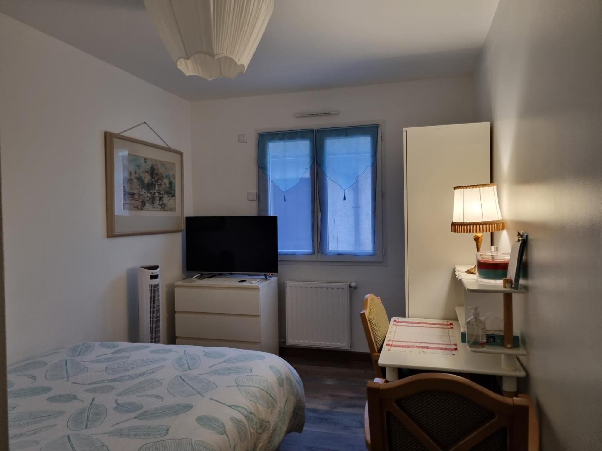 1 Chambre Pour 2 Personnes "Chez L'Habitant" Maison Possede Un Petit Chien Quincy-Voisins Buitenkant foto