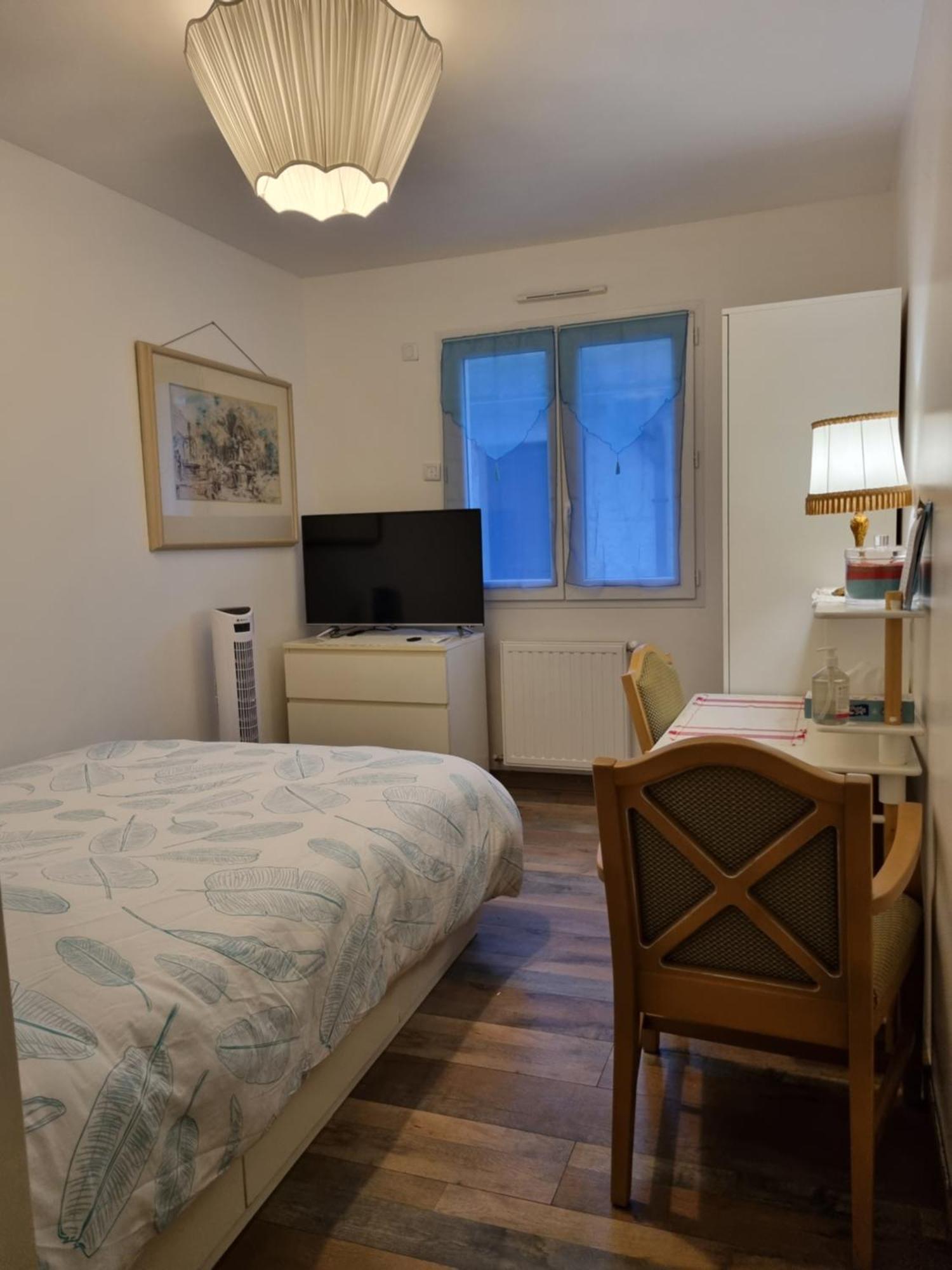 1 Chambre Pour 2 Personnes "Chez L'Habitant" Maison Possede Un Petit Chien Quincy-Voisins Buitenkant foto